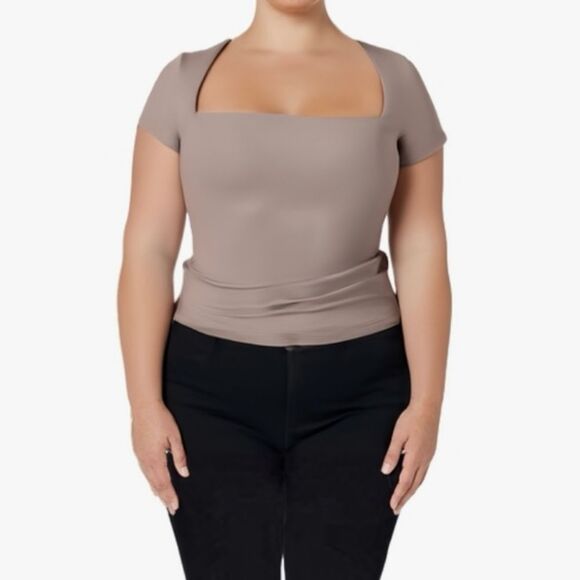 QINSEN Square Neck Tee – Fitted Short Sleeve Double-Lined Top Size XL - Picture 6 of 7